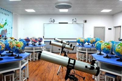 科技感十足！一起揭開(kāi)廣元中學(xué)實(shí)驗(yàn)室的神秘面紗